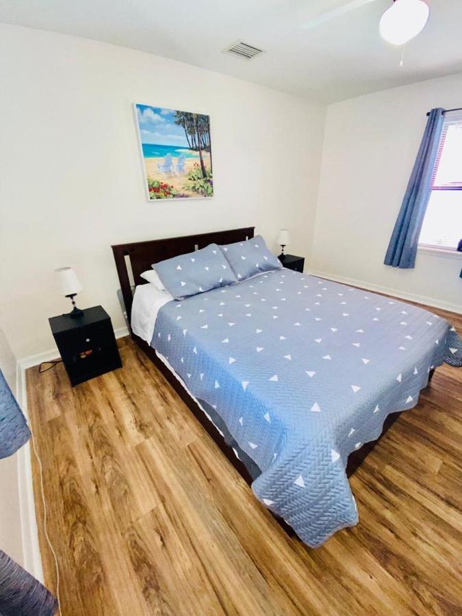 Two Fully Equipped Apartments And A Studio 5 Miles From The Beach Sint-Petersburg Buitenkant foto