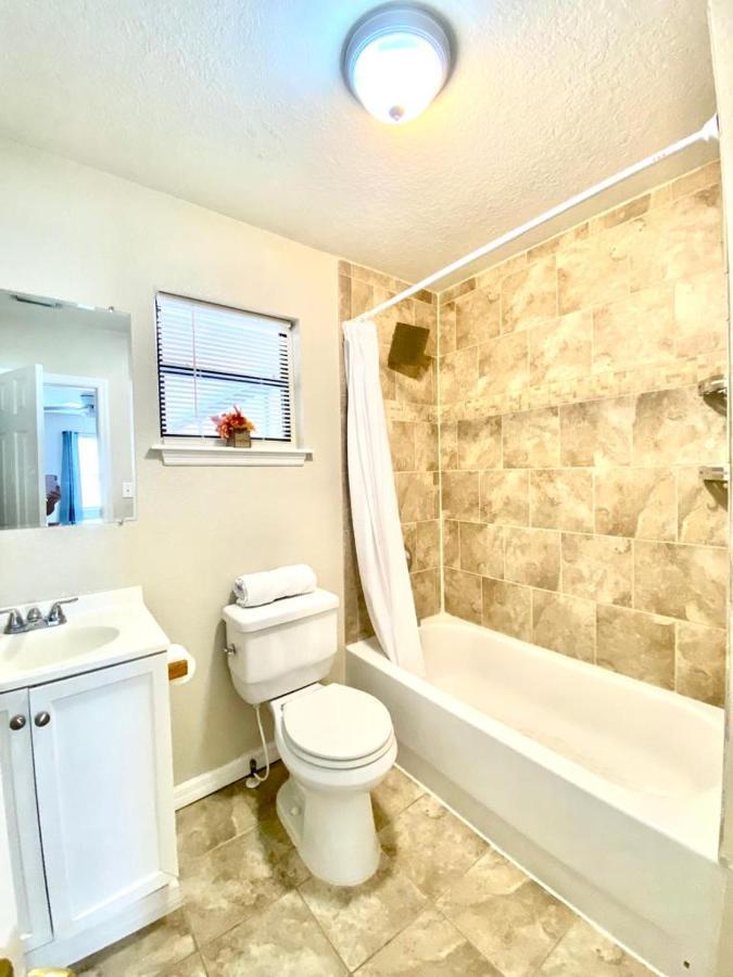 Two Fully Equipped Apartments And A Studio 5 Miles From The Beach Sint-Petersburg Buitenkant foto